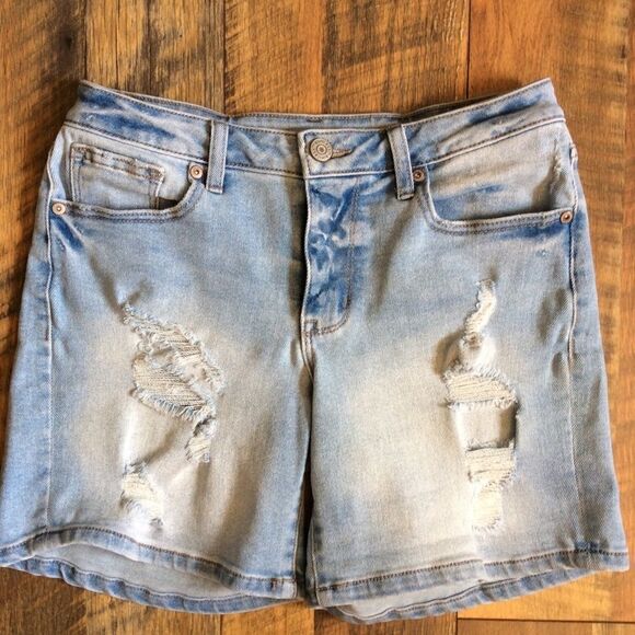 Maurices Women's Shorts SZ 2 Denim Blue Jean - Picture 1 of 4